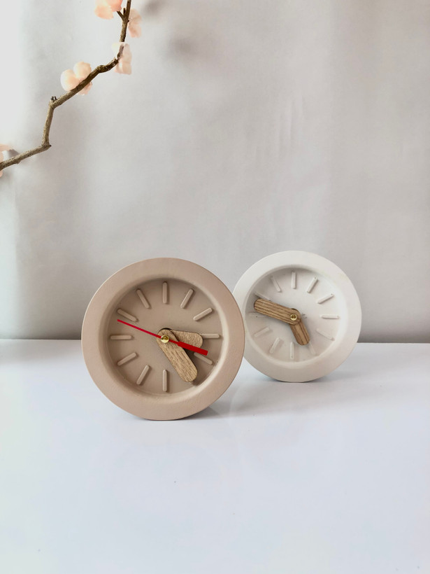 ساعت بتنی خاص مناسب میز کار و کنسول