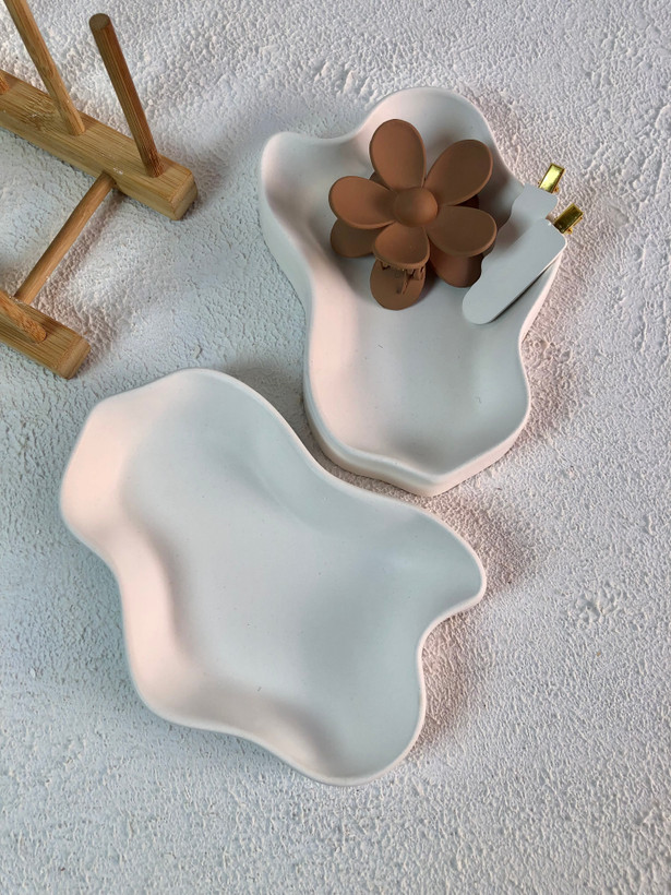 ظرف دکوراتیو بتنی دفرمه لبهدار مناسب عکاسی