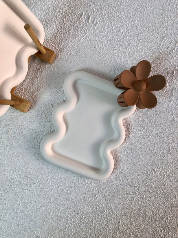 ظرف موجدار کوچک دستساز برای دکور عکاسی