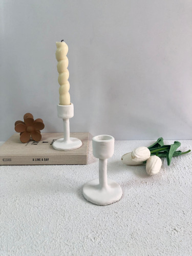 شمعدان پایهدار دکوراتیو با رنگ طبیعی بتن