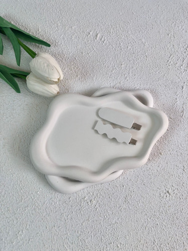 پایه دکوراتیو بتنی دفرمه با ظاهری خاص مناسب عکاسی حرفهای