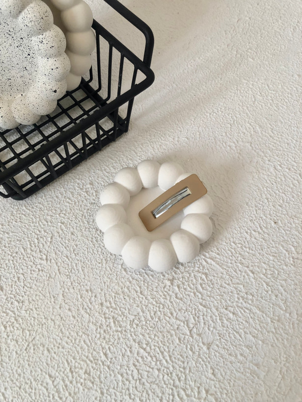 اکسسوری عکاسی گرد بتنی سفید با طرح مرواریدی