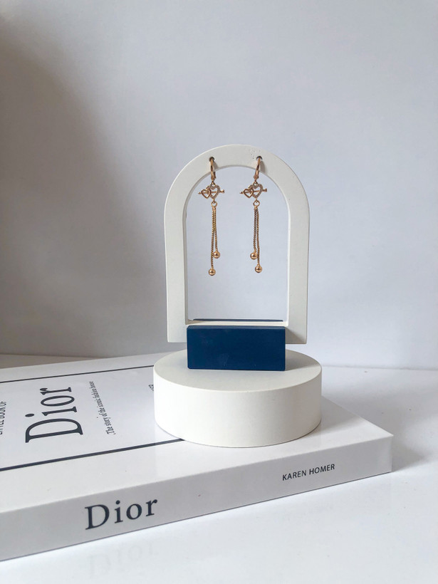 اکسسوری بتنی استند زیورآلات مینیمال