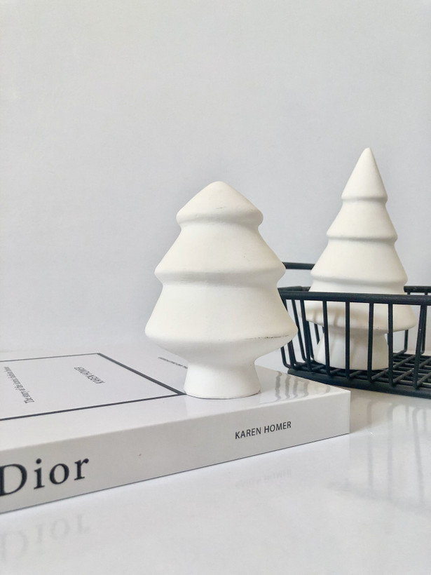 کاج دکوراتیو کوچیک بتنی مناسب دکور رومیزی