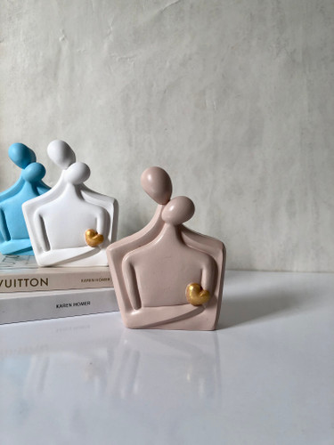 مجسمه آغوش بتنی دکوری مینیمال