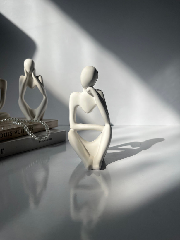 مجسمه متفکر بتنی مناسب دکوراسیون مدرن