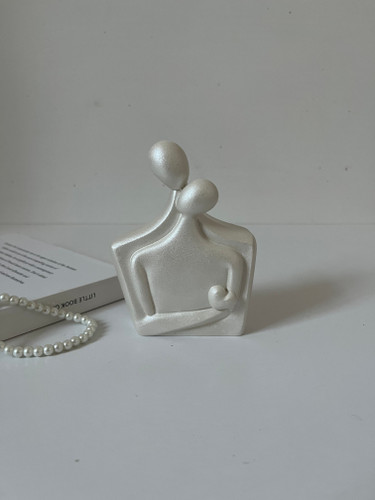 مجسمه آغوش دکوری بتنی