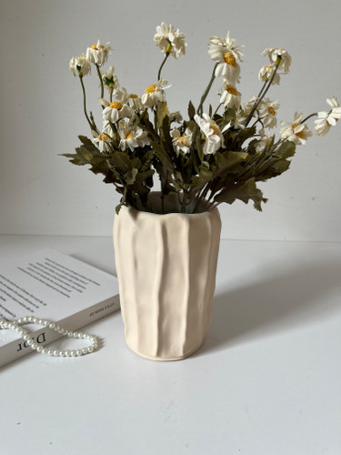 گلدان خطی دفرمه بتنی