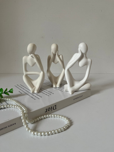 مجسمه های متفکر سه عددی بتنی