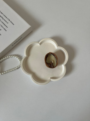 زیر لیوانی طرح گل مینیمال