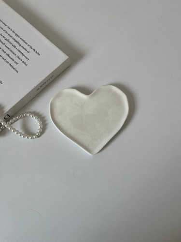 زیر لیوانی قلبی مینیمال بتنی