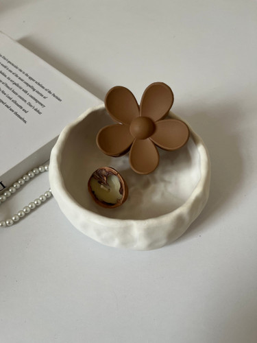 کاسه گرد دفرمه بتنی مینیمال