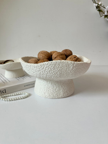 ظرف برجسته پایه دار بزرگ